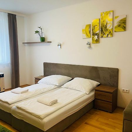 Weninger Studio Apartman Kiskunhalas Dış mekan fotoğraf