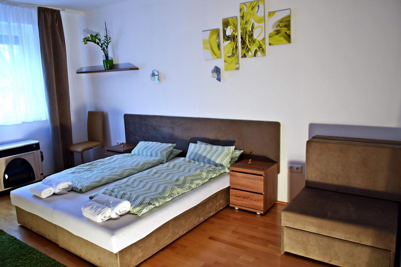 Weninger Studio Apartman Kiskunhalas Dış mekan fotoğraf